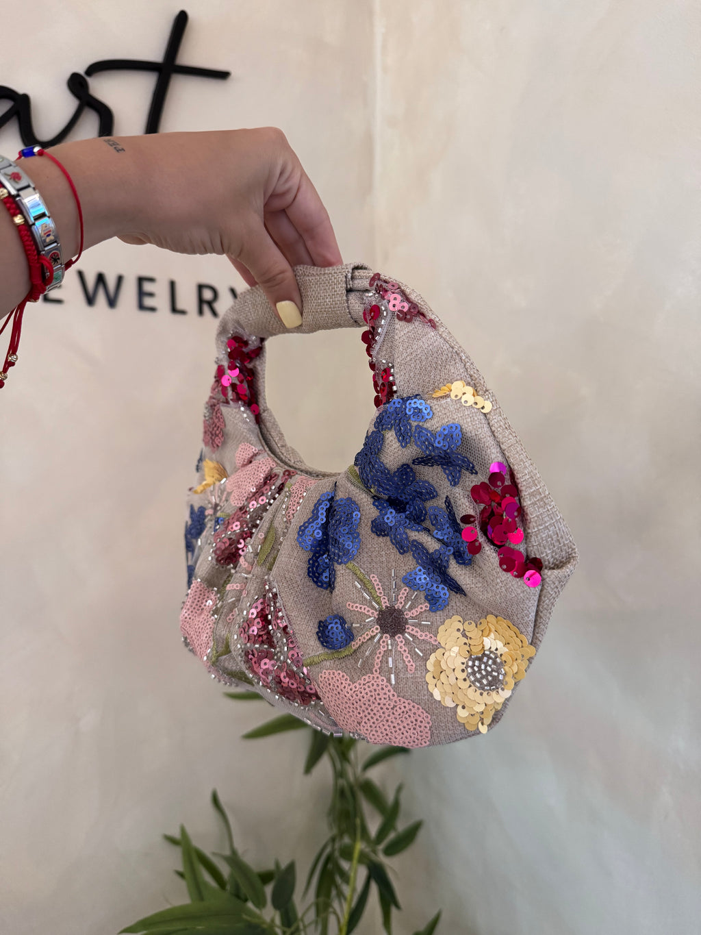 Bolso de mano bordado