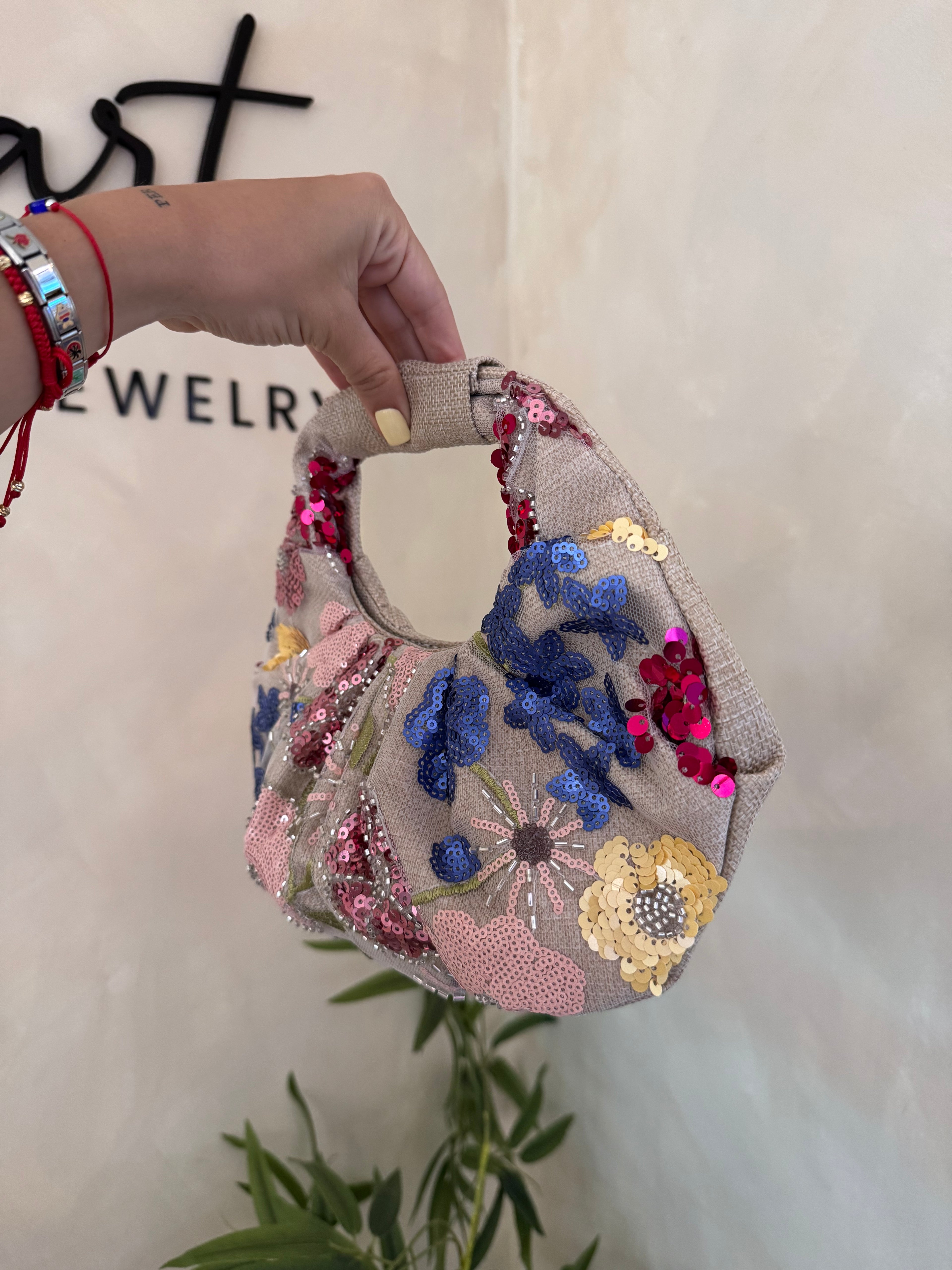 Bolso de mano bordado