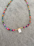 Collar de mostacillas coloridas Virgen del Valle