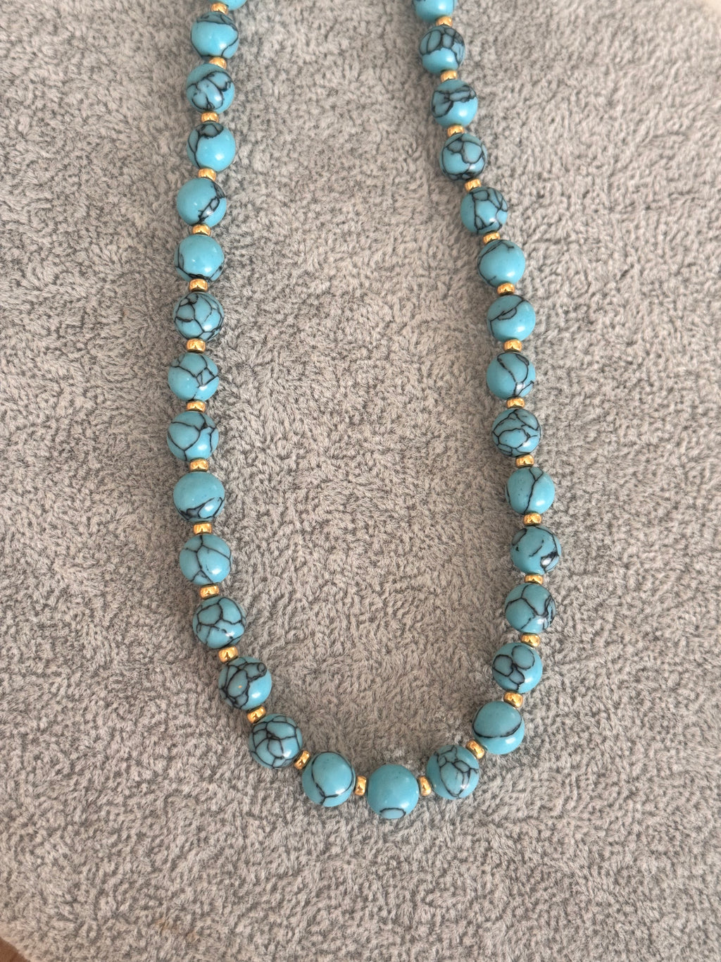 Collar de pepas turquesas