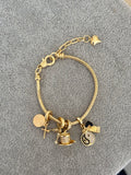 Pandora con Charms