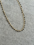 Collar de pepitas negras