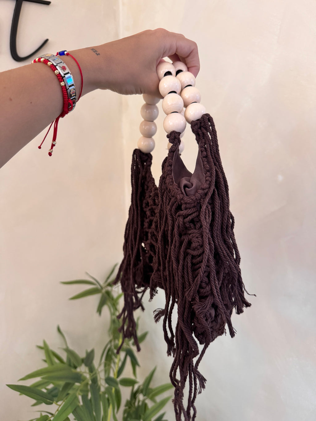 Bolso de mano tejido marrón