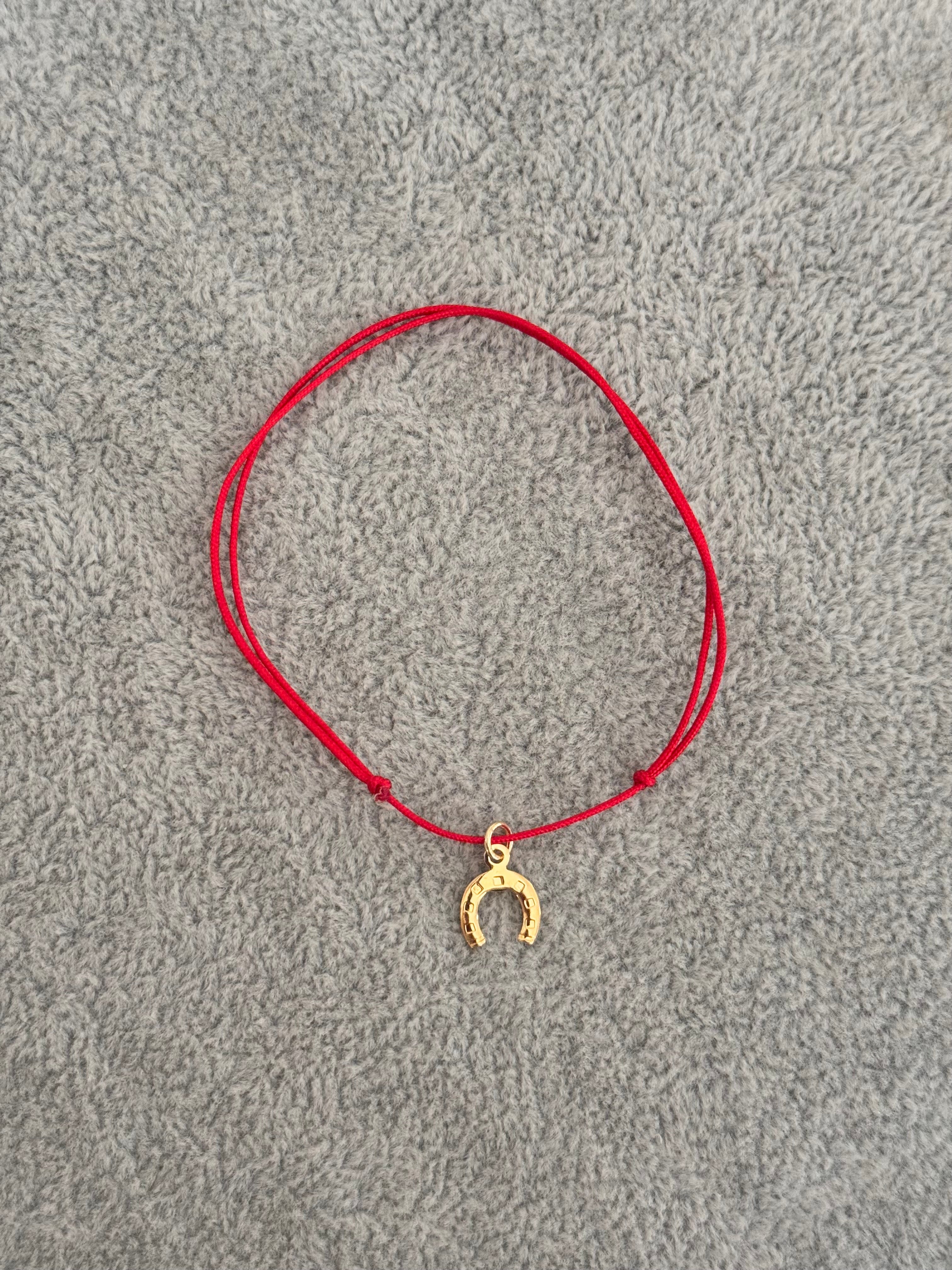 Hilitos rojos
