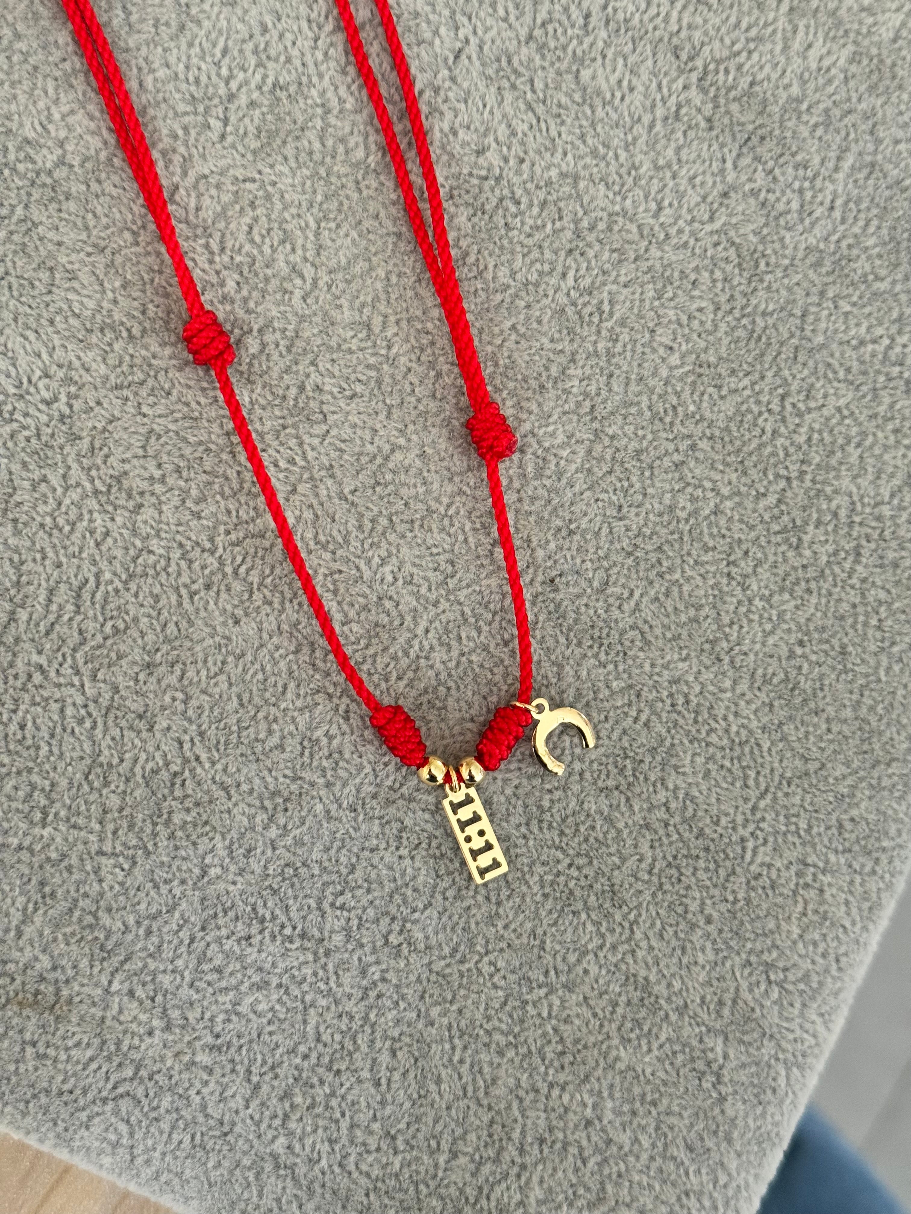 Collar hilo rojo 11:11
