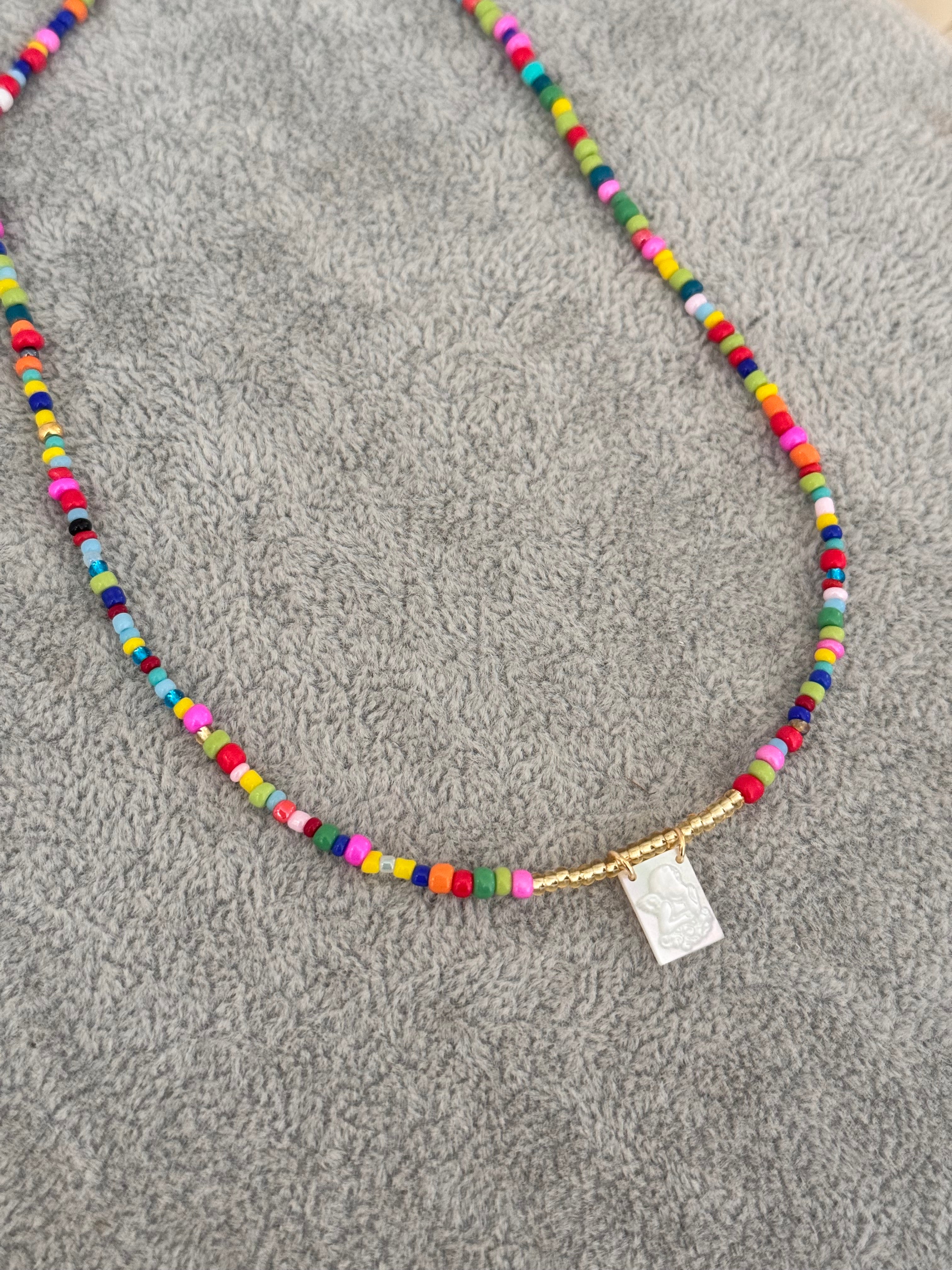 Collar de mostacillas coloridas Ángel de la Guarda
