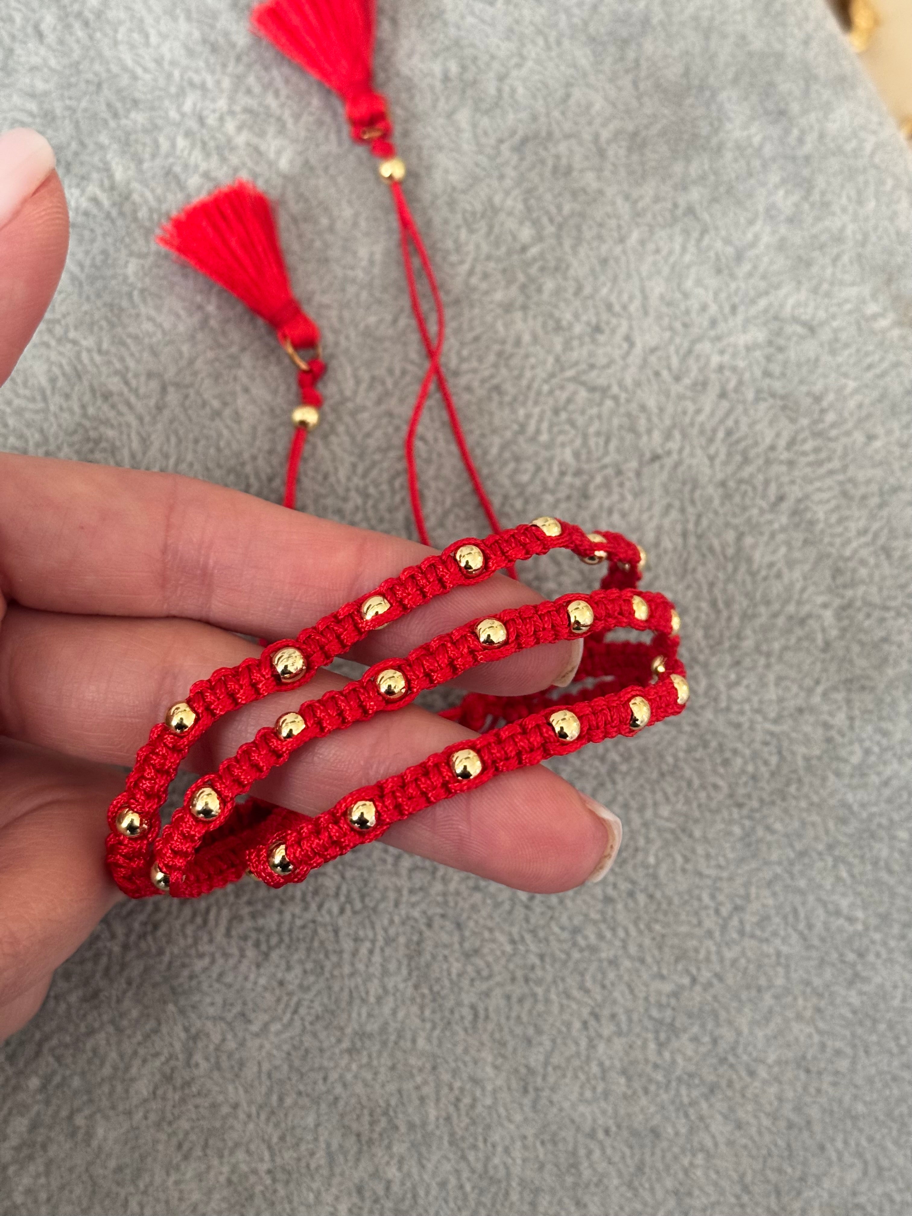 Trío de pulseras rojas