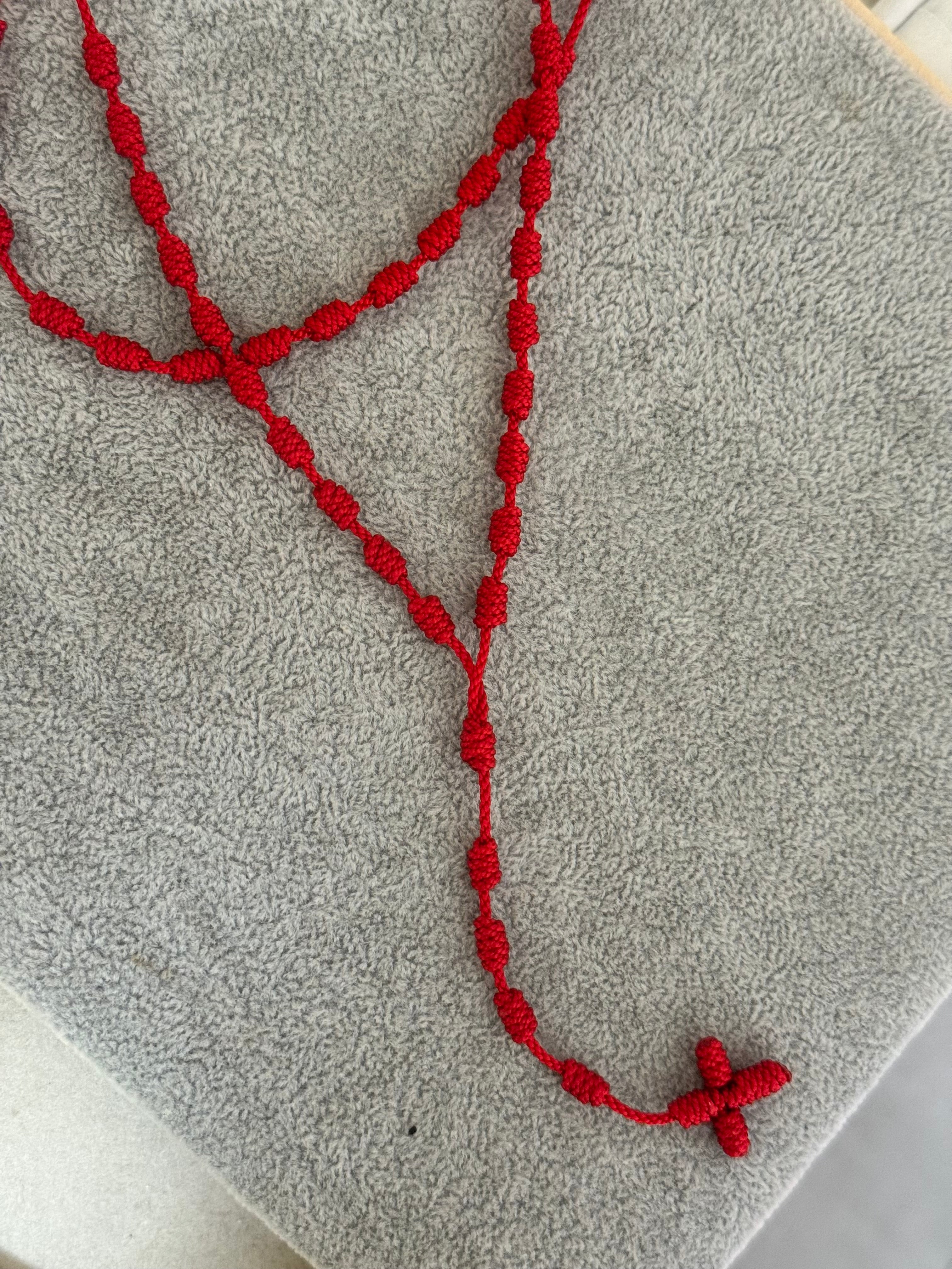 Rosario rojo de nudos básico