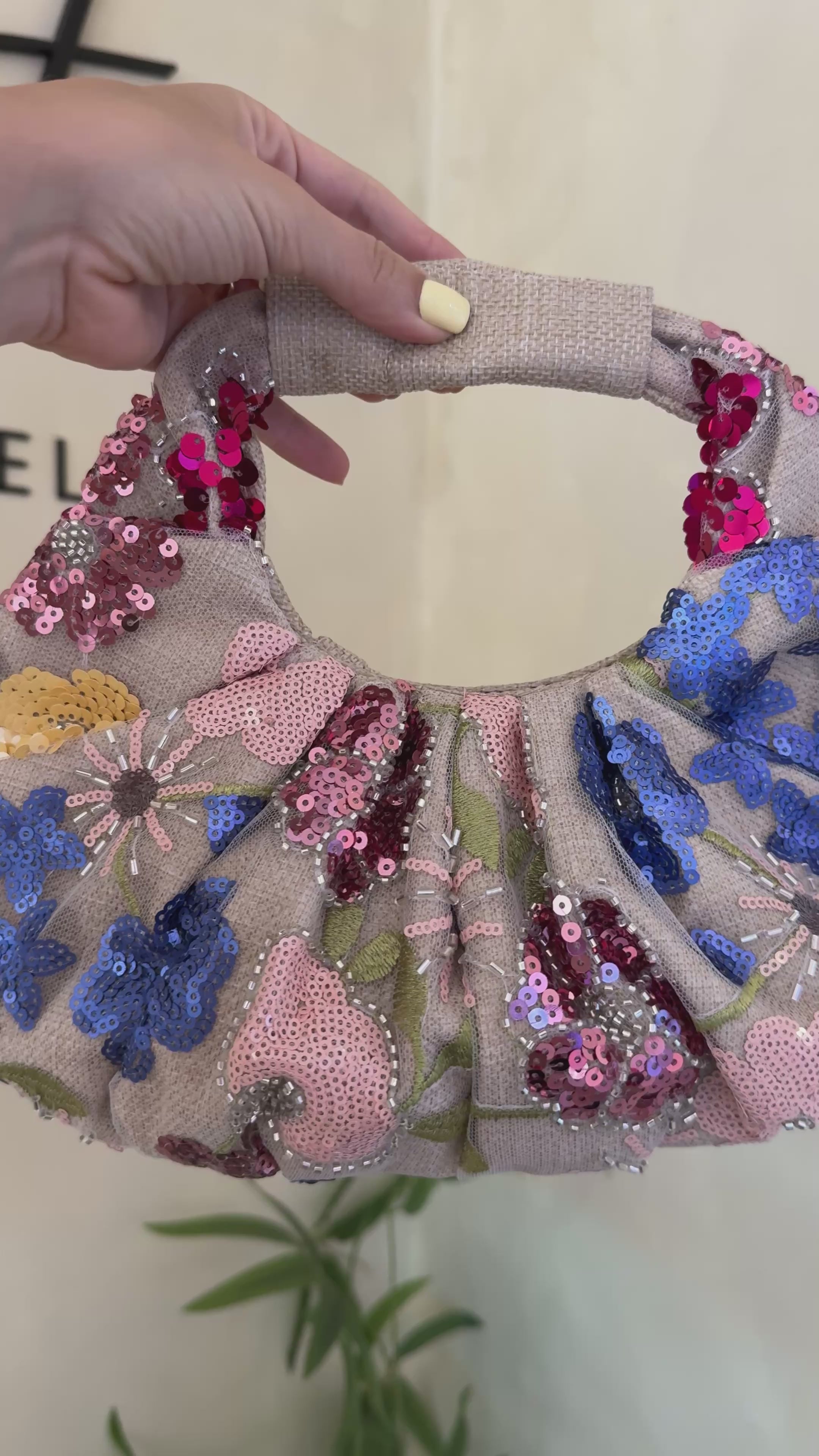 Bolso de mano bordado